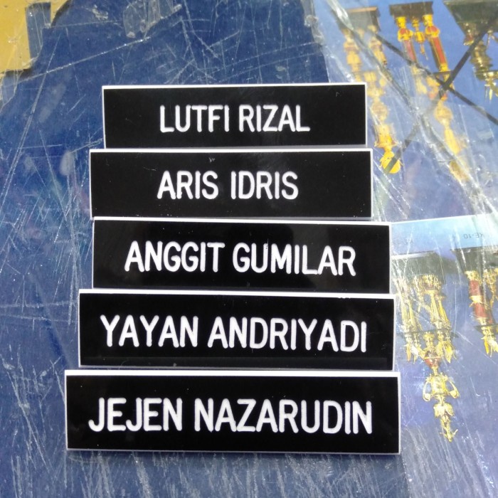 

Trendi Name Tag Emas Bahan Panel Berkualitas
