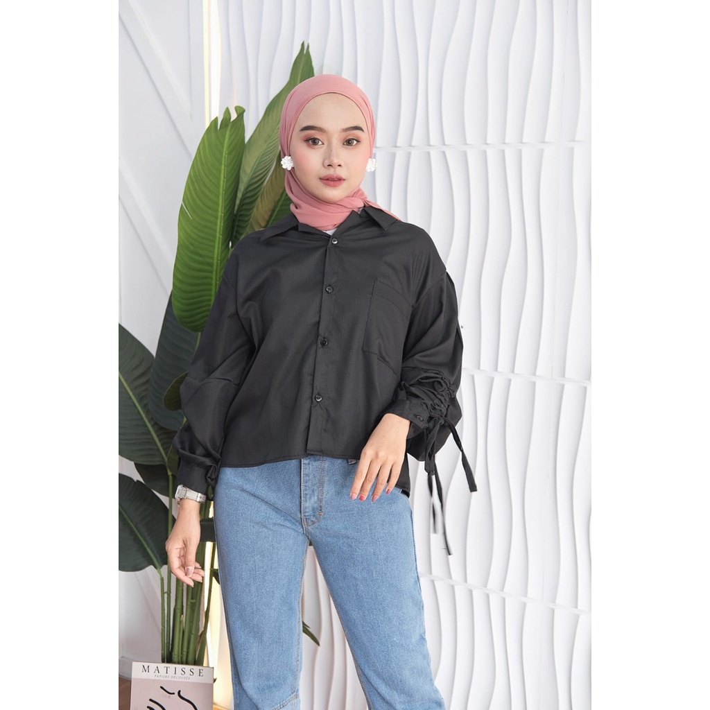 KEZRA MONIC TOP BLOUSE SERUT RAYON HIGH QUALITY 100% / ATASAN WANITA SELEBGRAM / BLOUSE KEMEJA WANITA SERUT VIRAL Blouse Katun Rayon Wanita / Atasan Perempuan FIT TO XL LD 112 / Full Kancing Depan Ghema Puff Top kaos serut kekinian blouse serut wanita