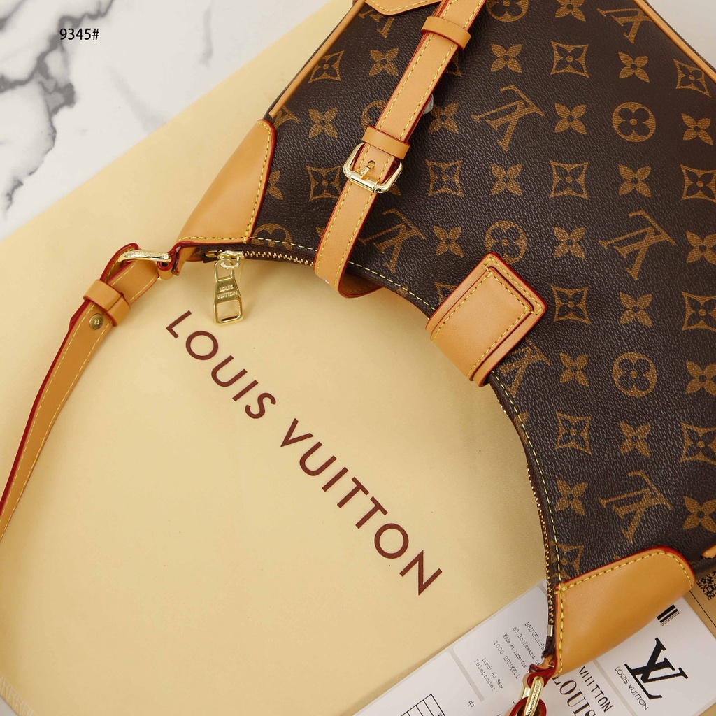 Louis Vuitton Buckle Hobo Shoulder Bag in Monogram #9345