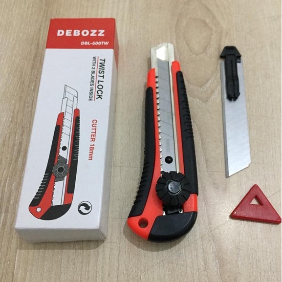 

Cutter Besar Debozz L-600 / DBL-600TW 18mm Free Refill 2pc