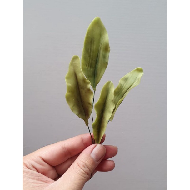 

gumpaste flower edible flower hiasan tart cake topper / parvi leaf