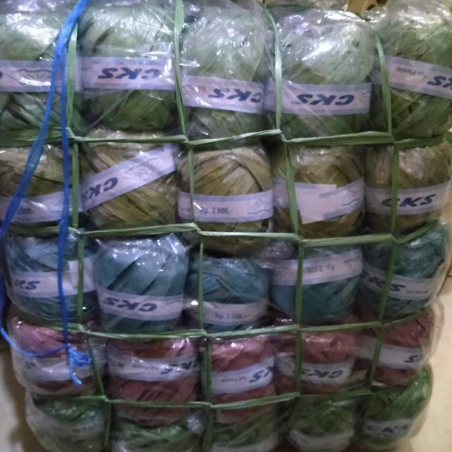 Tali rafia Tali rapia warna warni kecil 1 bal isi 50 Tali rafia Tali rapia warna warni kecil 1 bal isi 50