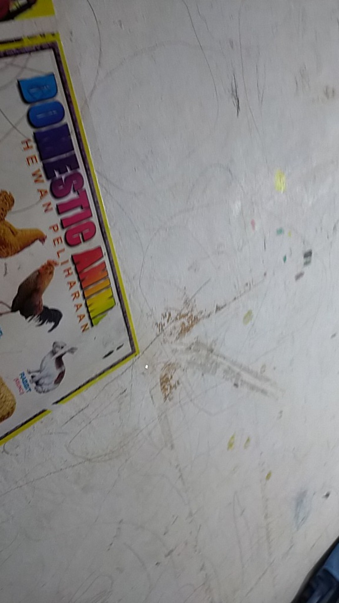 Sprei Rumbai Motif Bunga Merah