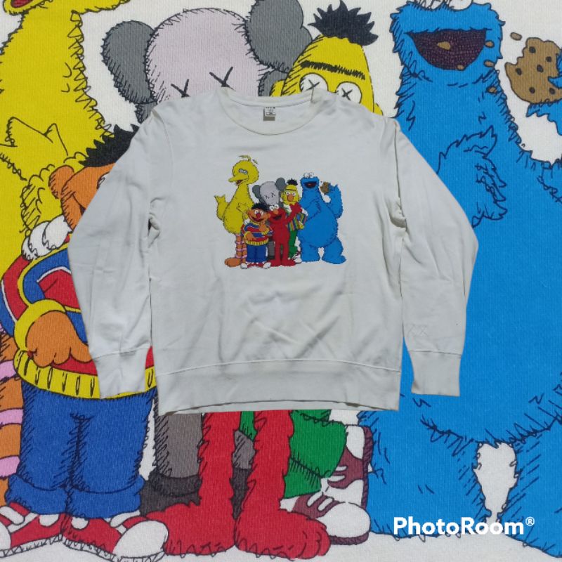 crewneck UNIQLO X Kaws sesame street