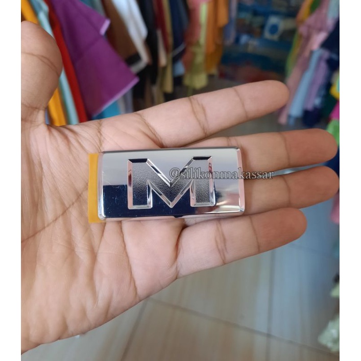 Emblem Huruf M Daihatsu Ayla Sigra