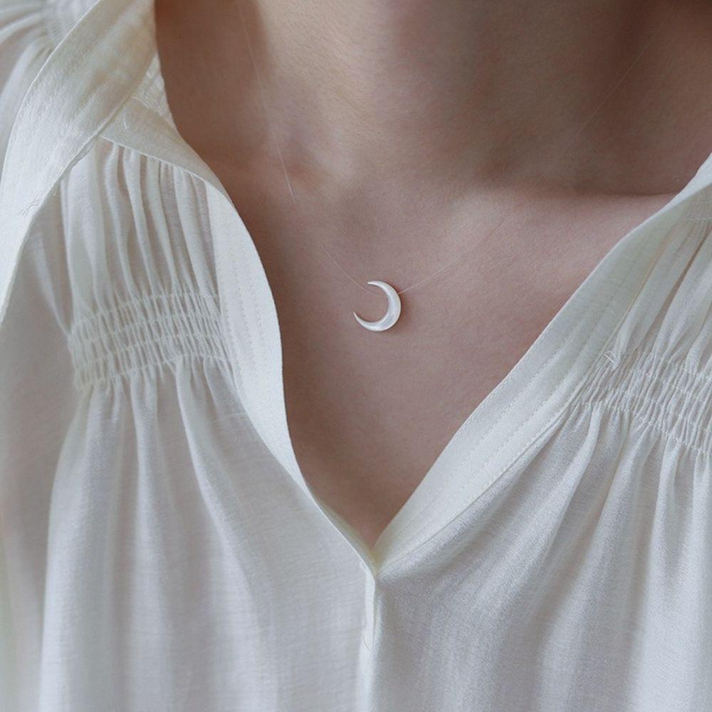 Needway  Moon Pendant Necklace Chic Design Invisible Simple Geometri Wanita Kalung Kerah Natural Shell Crescent Moon Gaya Korea Necklace