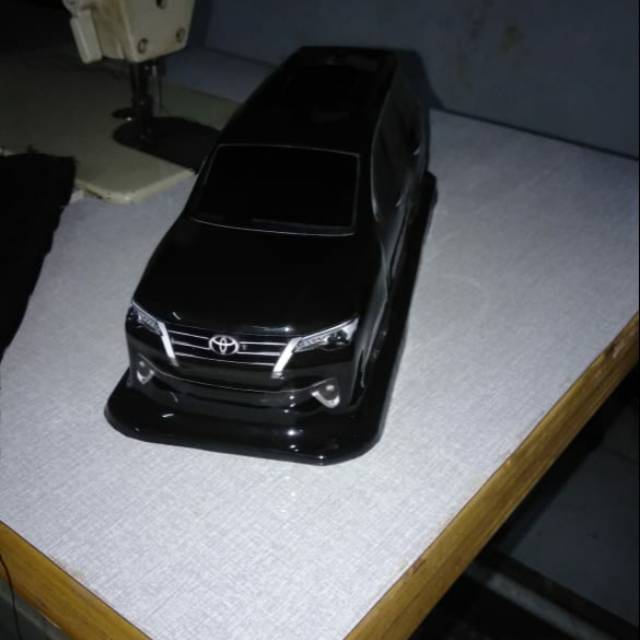 tomica toyota fortuner