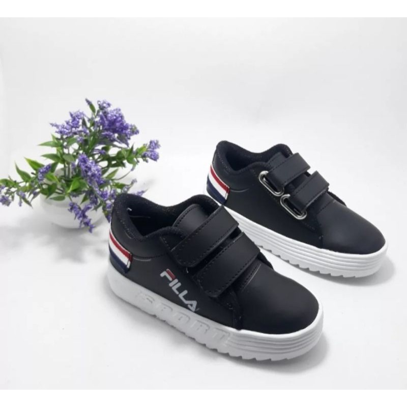 sepatu sneakers / sepatu anak sekolah