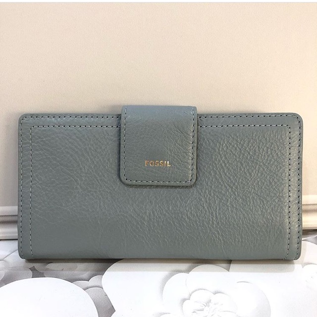 DOMPET FOSSIL LOGAN TAB CHAMBRAY