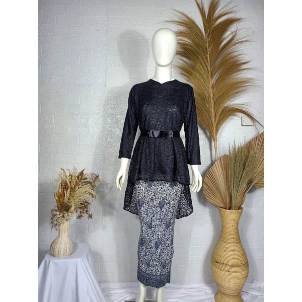 Dewi • ATASAN SAJA / KEBAYA DEWI BROKAT / KEBAYA AURORA PITA WISUDA MODERN / KEBAYA KONDANGAN COUPLE