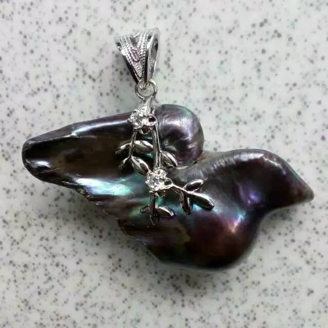 Liontin perak mutiara laut baroq