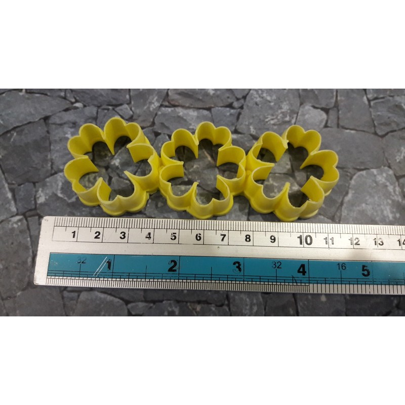 

Cutter Palstik Kuning Bunga