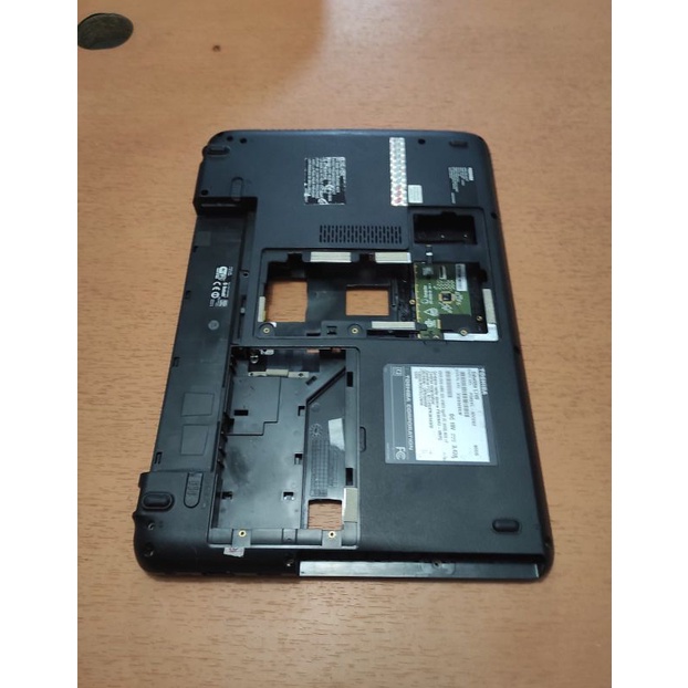 Casing Kesing Bawah Bottom Case Laptop Toshiba L740 L640