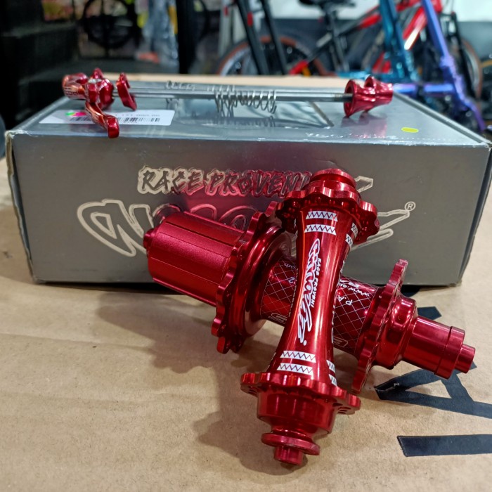 REALPICT HUB AMOEBA R685 RED ANODIZED 20/24 HOLE + QR BB43