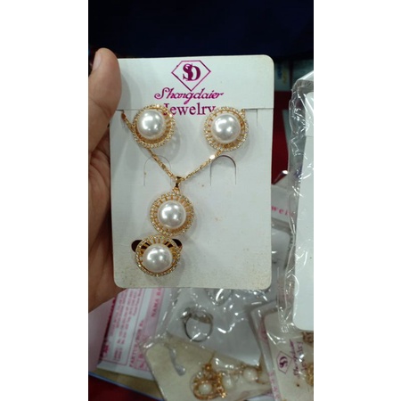 Set  mewah,cantik, 1set dapat kalung, gelang, cincin