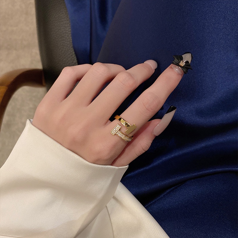 Cincin Model Terbuka Bahan Titanium Steel Warna Gold Desain Tulisan Hias Berlian Adjustable Untuk Wanita