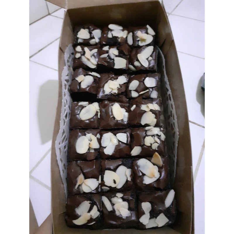 

Fudgy Brownies uk 20*10