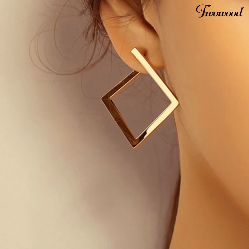 1 Pasang Anting Stud Bentuk Persegi Geometris Model Terbuka Bahan Alloy Untuk Wanita
