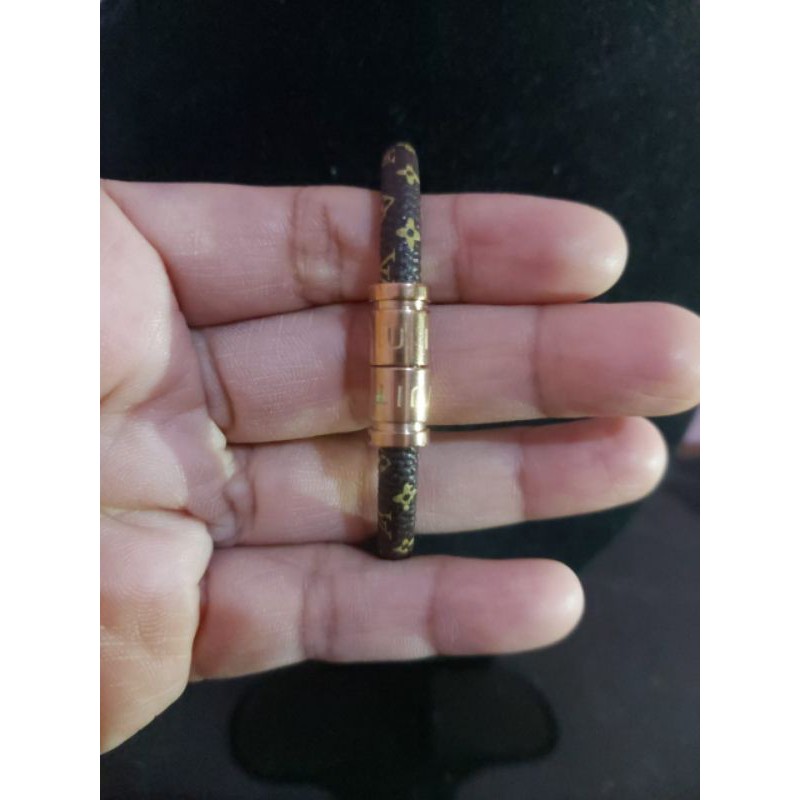 Gelang Kulit Magnet LV