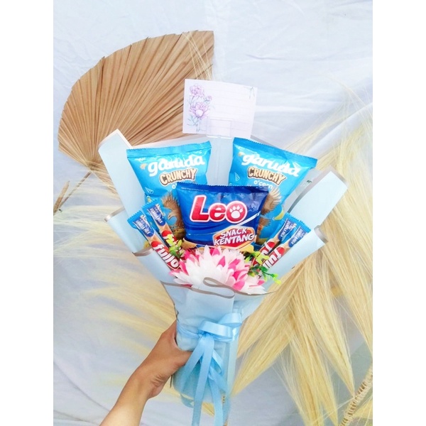 

Bouquet snack / bucket snack / buket snack warna biru cocok untuk hadiah wisuda / graduation / ulang tahun kualitas premium