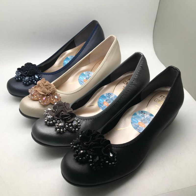 sepatu first contact type 424