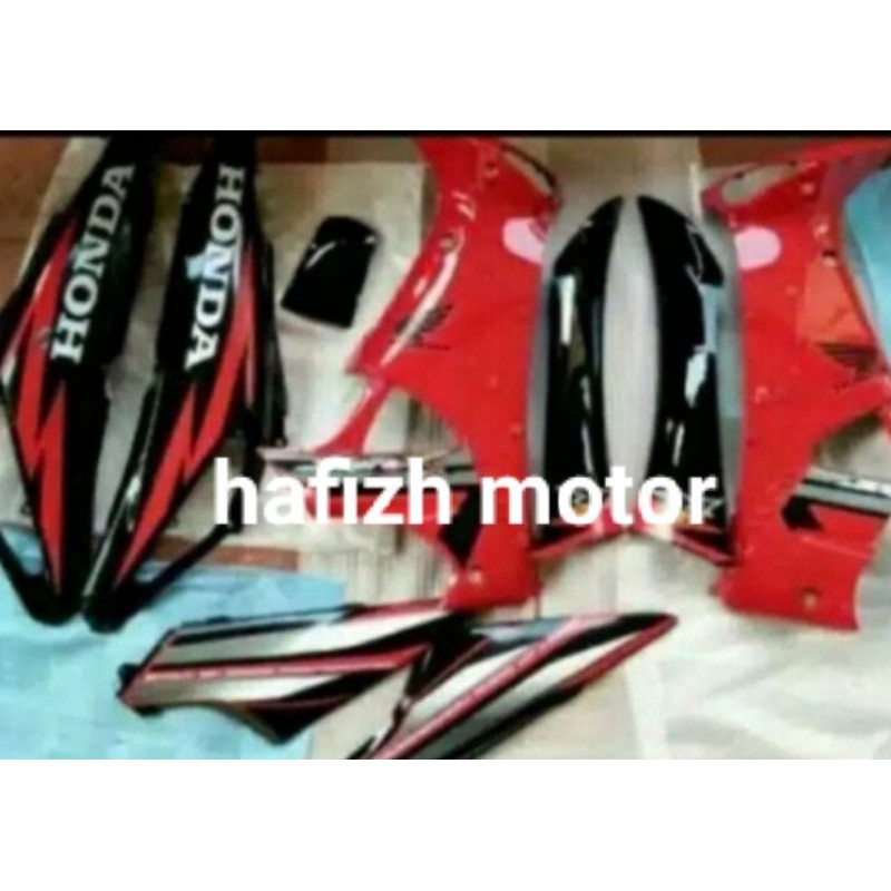 Body plus sayap luar dalam merah hitam plus striping Supra x 125 lama