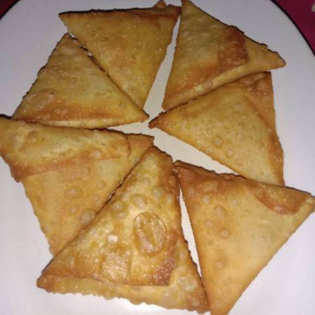 

sambosa keju ~ thesyifakitchen