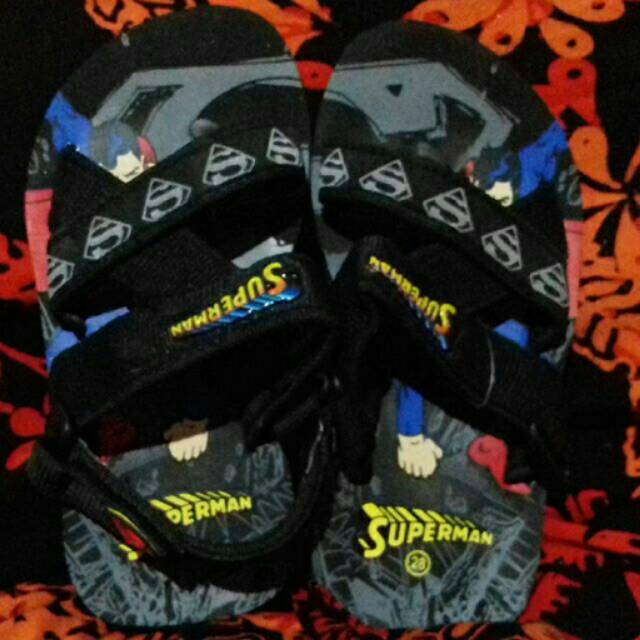 Sepatu sandal superman