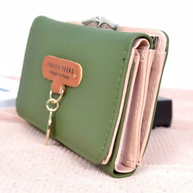 Dompet Lipat Behel Sedang Gantungan Daun Besi Wanita Import 2407-21