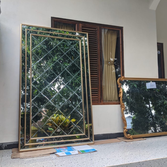 Cermin Dinding Hiasan Kaca Minimalis