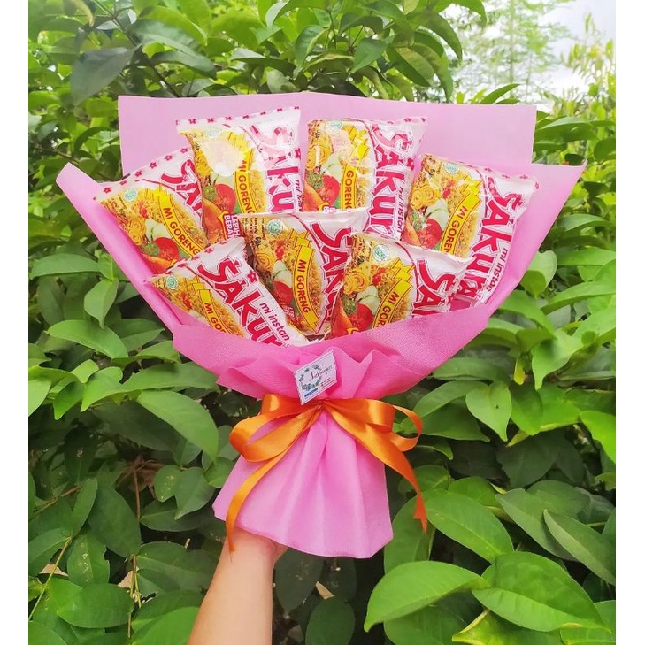 (S) Buket SNACK MIE SAKURA/paket/bingkisan Snack Ulang Tahun/Ultah/ Wisuda/Kado/Hadiah