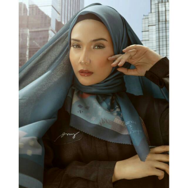 DEENAY X ZASKIA SUNGKAR URBAN BLUE