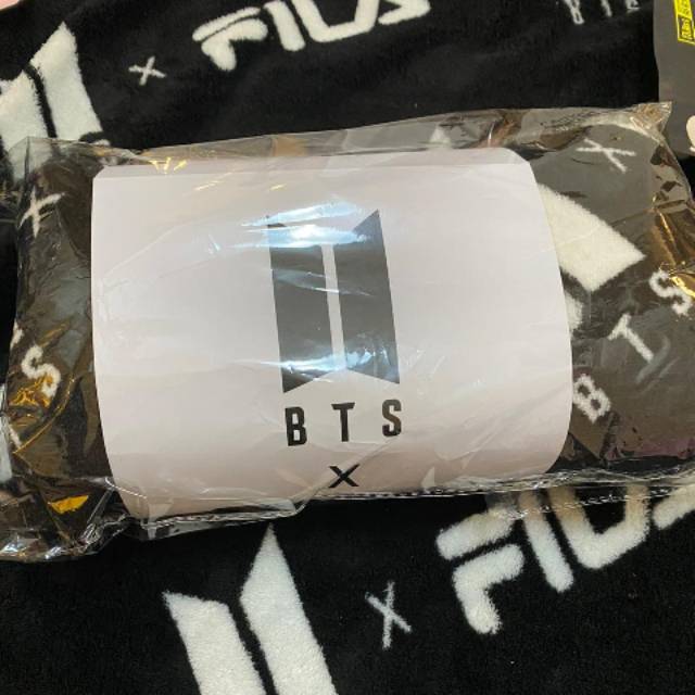 (READY STOCK)
BTS x Fila Speak Yourself Concert Blanket