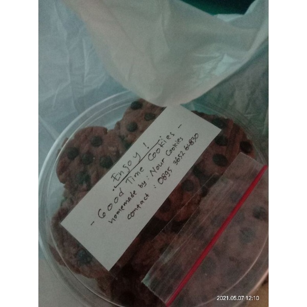 

Choco Chip Cookies / Kue Kering Choco Chip (Isi toples 1/2kg)