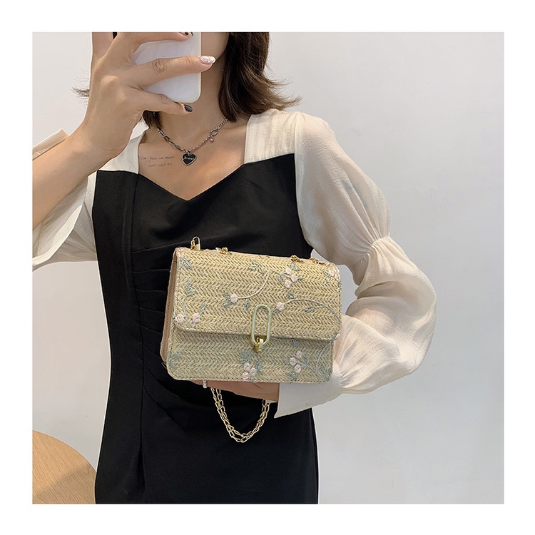 Drozenb Tas Selempang Wanita Import Fashion Korea Clutch Anyaman Jerami/Tas Pesta Model Korea Tali Rantai/Slingbag Anyaman Korea