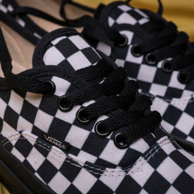 SEPATU VANS AUTHENTIC CHECKERBOARD BLACK WHITE SOL HITAM