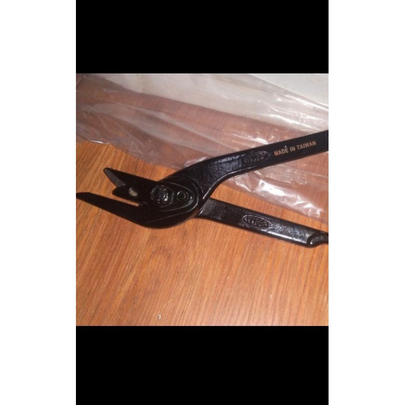 

Alat Potong Plat Strapping YBICO gunting potong plat strapping Taiwan
