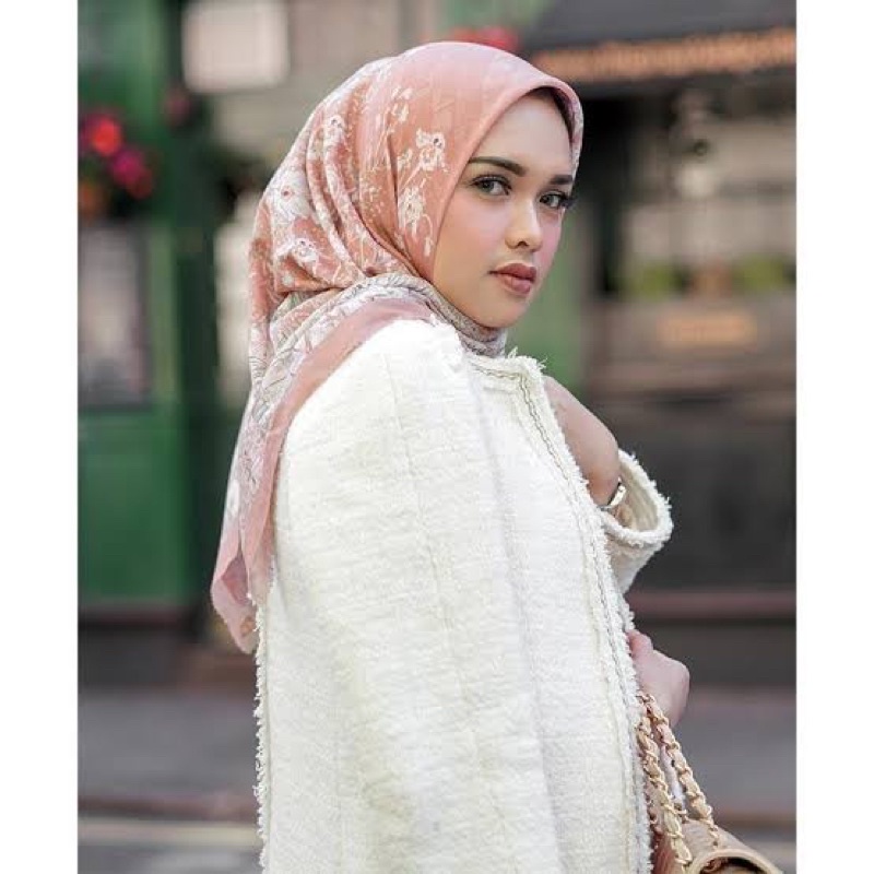 Buttonscarves British Brick