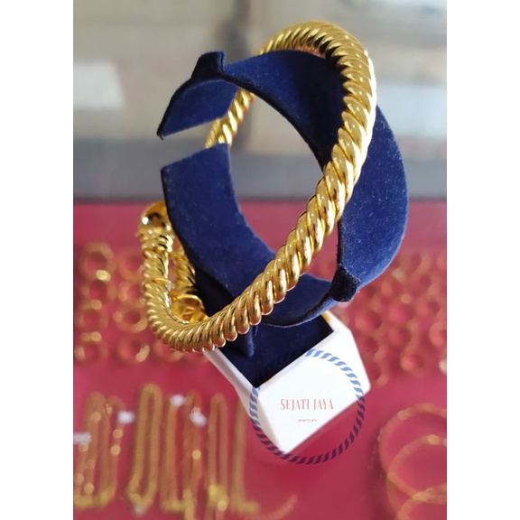 Gelang lilit variasi dua love(lebar) emas kadar 375