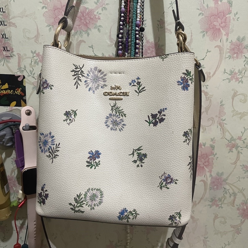 COACH SMALL TOWN BUCKET BAG WITH DANDELION FLORAL