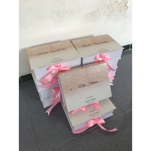 

Custom Box Bridesmaid, Box Kado, Box Produk