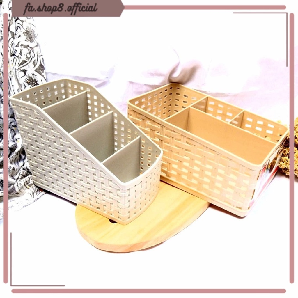 

Keranjang Mini Holder 4 Skat / Tempat Rak Alat Tulis