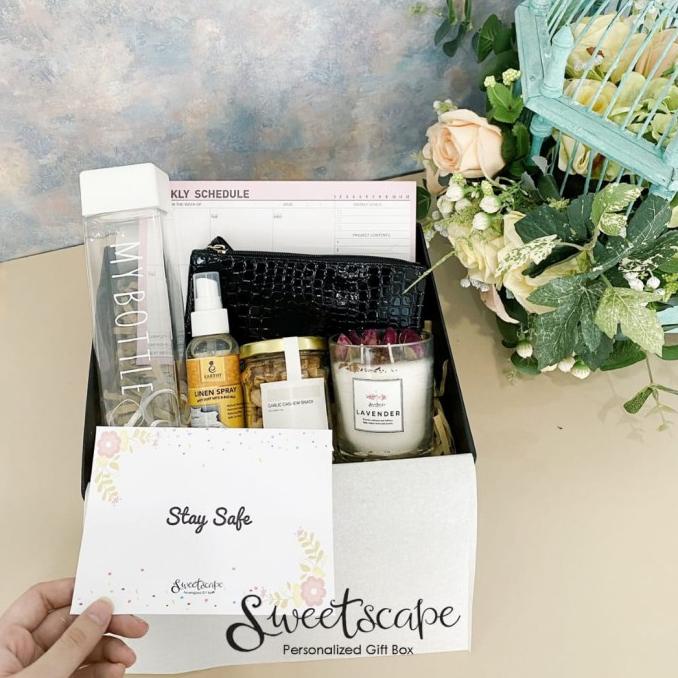 

GIFT BOX PACKAGE 232PAKET HAMPERS 232 - KADO ULTAH PACAR UNIK FGBV61352