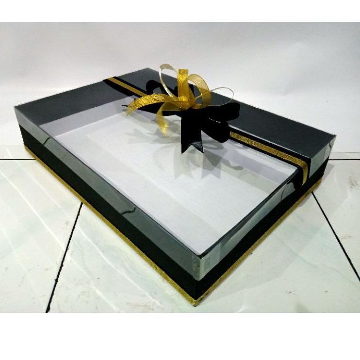 

Pasti Sampai box/kotak hantaran untuk kue/jajanan ukuran 30*20*7 dg hiasan pita satin