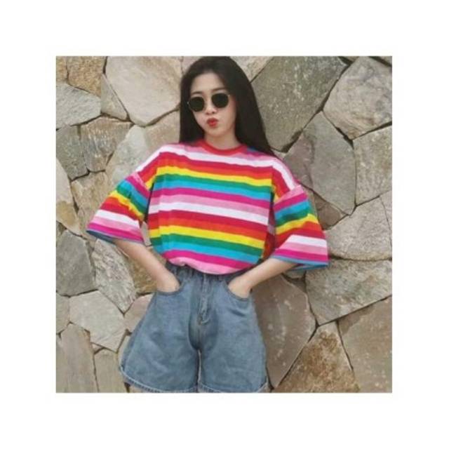 Fourfashion KAOS BAHAN TEBAL  T-SHIRT O-NECK MOTIF GARIS PELANGI SWEET RAINBOW