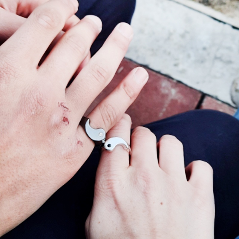 1pc Cincin Jari Bahan Alloy Warna Hitam Silver Untuk Pasangan
