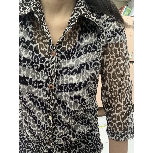 Preloved kemeja motif transparan