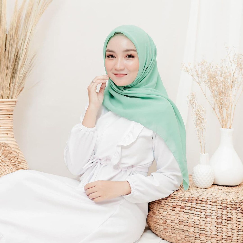 Bella Square Hijab Segi Empat Warna Mint Bahan Polycotton Double Hycon 115cm x 115cm
