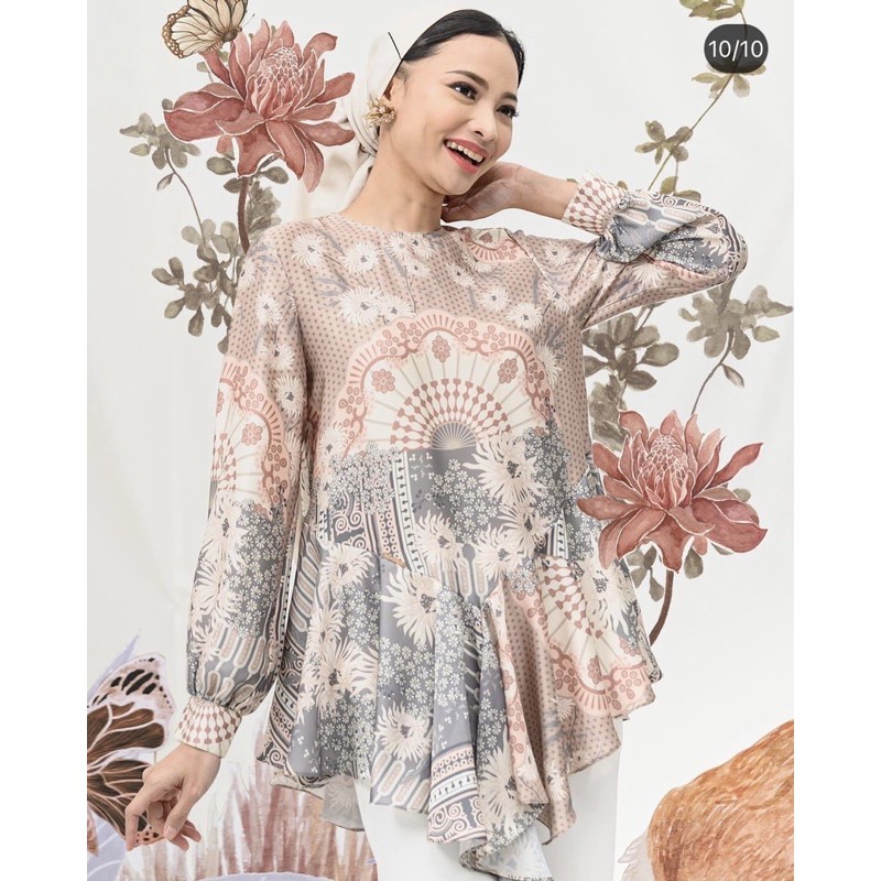 Kyra Blouse in shady lady M by Wearing Klamby