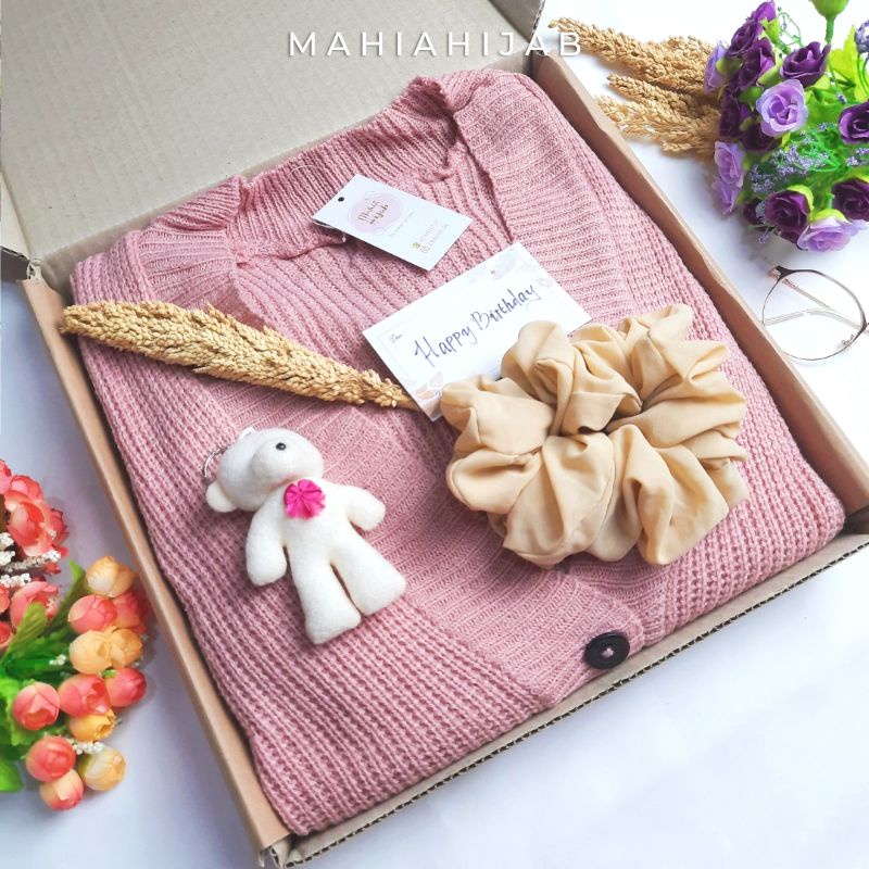 Hampers / Paket Gift Cardigan Crop mahiahijab hadiah ulang tahun , wisuda , dll